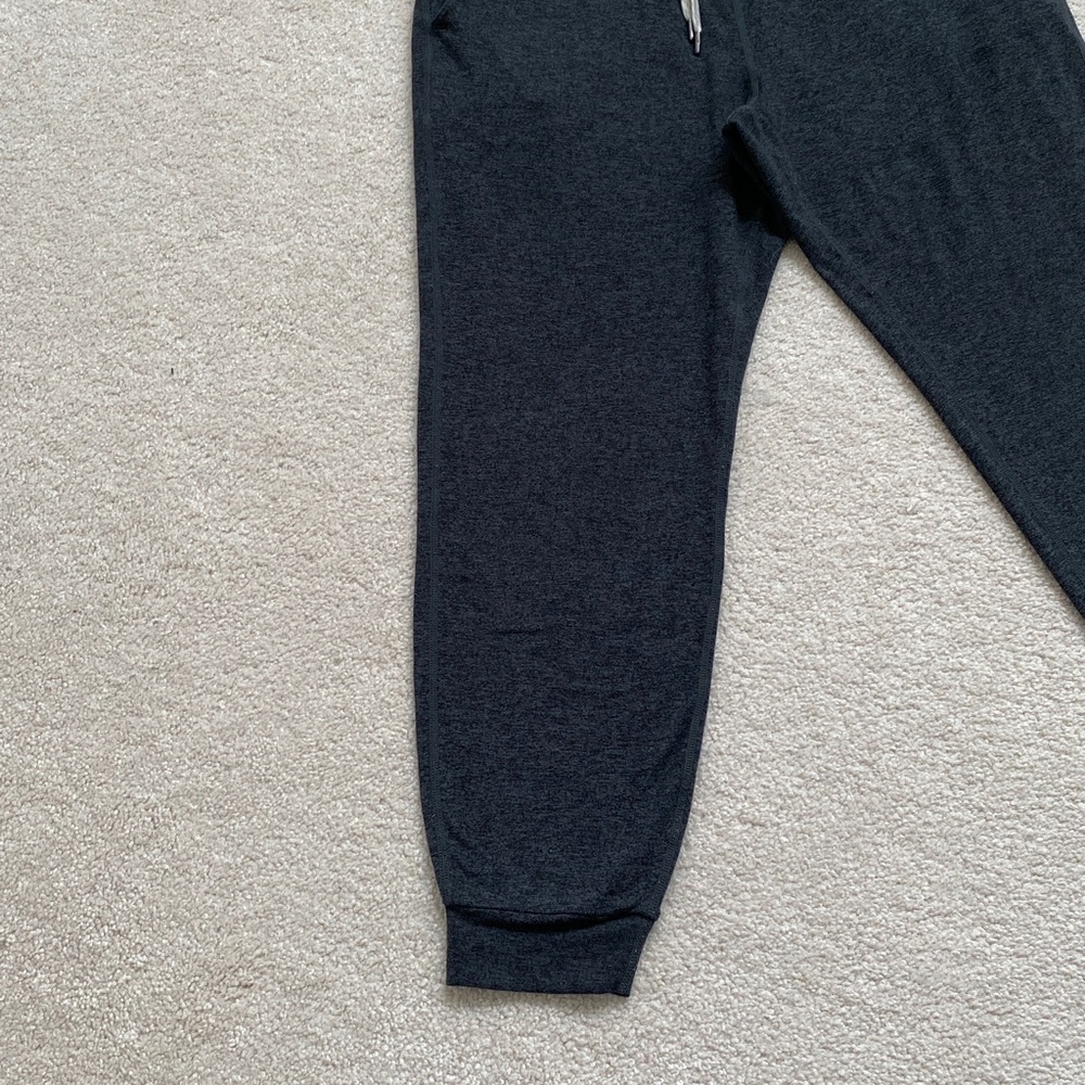 Vuori Women’s Dark Gray Jogger Sweatpants with Contrast Drawstring - Picture 5 of 13